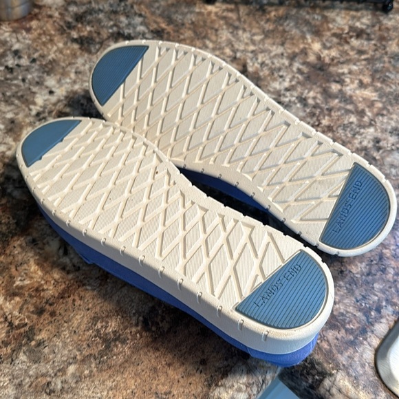 Lands End women’s size 10 Comfort step shoes. - Picture 4 of 8